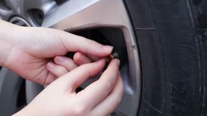 Tyre Pressure System Universal Wireless with 4 External Sensors Real-time Display 4 Tires Pressure & Temperature