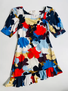 เดรสลายดอกไม้สดใส งานป้าย *มีตำหนิรอยขาดด้านหลังเล็กน้อย