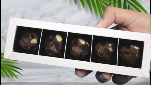 Flow Chocolates Love Cupid – Milk Chocolate Bentuk Hati Isi Kacang & Buah Kering