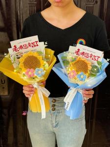 Mothers Day Small Bouquet Creative Knitted Flower Arrangement for Mom Teachers Nursery Male Female Colleague Simple Style Mixed Flowers