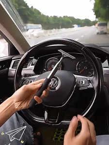 Cây Gạt Nước Gương Chiếu Hậu Ô Tô