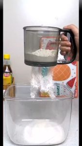 Kitchen Flour Sieve Handheld Semi-automatic Sugar Sifter Powder Shaker Handle Measuring Cup Making Tool Baking Kitchen Tools