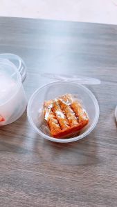 สีผึ้ง ขี้ผึ้งสีขาวและสีน้ำตาล 100 ตลับ สีผึ้งทาปากแบบโบราณ กลิ่นหอม แก้ปากแตกปากแห้ง