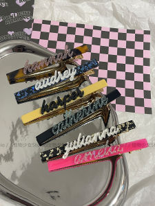 เข็มขัดหนีบผมติดผมสไตล์อเมริกันย้อนยุคสไตล์ญี่ปุ่นฮาราจูกุ Y2K ที่มีตัวอักษรภาษาอังกฤษด้านข้างสำหรับสาวฮอต