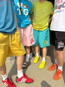 กางเกงขาสั้นทรงหลวมเอวกลางสำหรับฤดูร้อนสำหรับทั้งชายและหญิง ทรงหลวมสบาย ๆ ทรงขาบาน ทรงขาสั้น 5 นิ้ว ทรงลำลอง