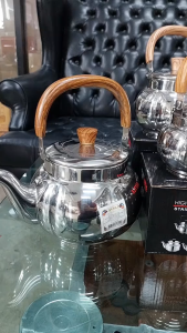 กาต้มน้ำสแตนเลส ทรงฝักทอง ด้ามลายไม้ ขนาด500ML–4L สีเงิน/ทอง ใช้กับเตาแก๊ส เตาถ่าน เหมาะสำหรับ ต้มน้ำ ชงชา กาแฟ พร้อมส่ง