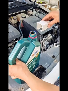 Phễu rót chất lỏng tiện lợi chuyên dùng cho ô tô xe máy