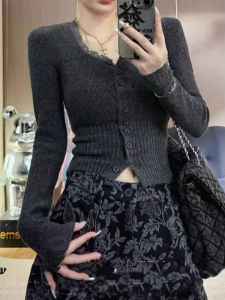 Áo Len Dệt Kim Cổ Chữ V Ren Màu Xám Ngắn Cho Nữ Mùa Đông 2025 Áo Lót Bên Trong Thiết Kế Mới Áo Sơ Mi Ngắn Thời Trang