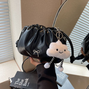 กระเป๋าสะพายข้างผู้หญิงทรงถังโซ่แบบอเนกประสงค์แฟชั่นฤดูร้อน 2024 กระเป๋าสะพายข้างผ้าไนลอน กระเป๋าสะพายข้าง PU สีพื้น