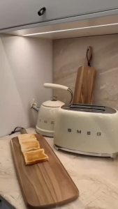SMEG bread maker dust cover 304 stainless steel healthy and aesthetically keeping away from dust bacterialinsects ensuring it stays clean and hygienic between uses keeping your countertop stylish SMEG TSF01 bread machine model