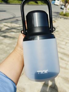 Túi Đựng Nước Bằng Silicon Chống Rơi Cho Bình Nước TKK Dung Tích Lớn 880ml Túi Đựng Nước Cầm Tay Chống Mài Mòn