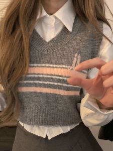 Sweet Short Knitted Vest Womens Outerwear Innerwear Korean Style Slimming Layered Embroidered College Trend Spring New Arrival