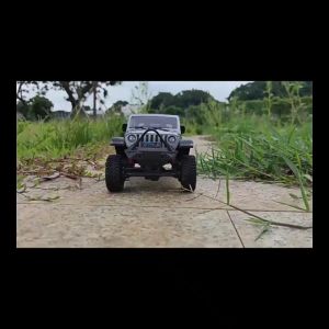 Xe điều khiển từ xa (RC) dựa theo thiết kế dòng xe Jeep Wrangler off-road (xe địa hình) dẫn động 4 bánh