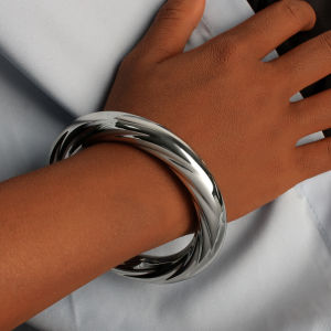 USENEST Stainless Steel Sliver Color Bracelet Waterproof Not Fading High Quality Bracelet Suitable for Both Men Women