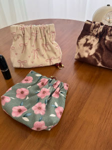 Ins Floral Automatic Opening And Closing Storage Bag Sanitary Napkin And Lipstick Inner Bag Organizer Womens Bucket Style Velvet