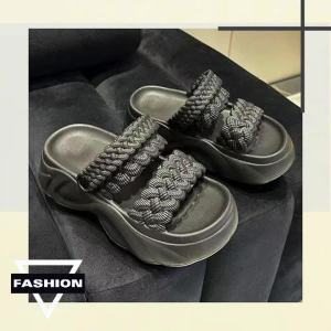 เทรนด์มาแรง รองเท้าแตะแฟชั่น ดีไซน์สวยไม่ซ้ำใครใคร ทันสมัยแบบมินิมอล งานดีขนาดนี้ ห้ามพลาด