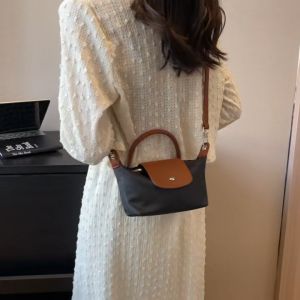 Tas selempang mini elegan wanita bahan nylon / mini slingbag muat hape wanita 2023 Zendaya by Sweetsista