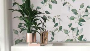 Giấy Dán Tường Màu Xanh Lá Cây Có Hoa Văn Tự Dính Có Thể Tháo Rời Chống Thấm Nước Dùng Trang Trí Nhà Cửa Phòng Ngủ Nhà Bếp