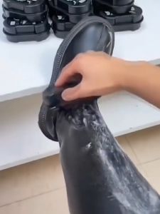 น้ำยาขัดรองเท้า+ฟองน้ำขัดรองเท้า บำรุงหนังรองเท้า เพิ่มความเงางาม ซักแห้งรองเท้าไม่ต้องใช้น้ำ