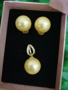 Original post of 16mm Majestic Pearl set earrings and pendant (South Sea pearl look a like) round and not siopao