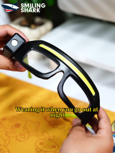 【8000LM】แว่นไฟฉายคาดศีรษะ LED แบบเหนี่ยวนำ COB สำหรับ ปลาฉลามยิ้มได้5โหมดไฟคาดหัวแบบชาร์จไฟได้ Type-C กลางแจ้งกันน้ำทำงานตั้งแคมป์ ไฟส่องสว่าง TD0243