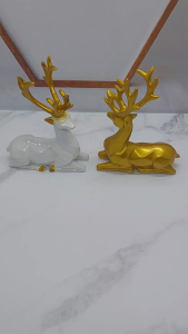 Hiasan meja aesthetic nordic patung rusa duduk warna putih emas