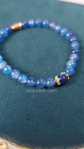 Vòng tay đá Kyanite VIP (sapphia nước) tự nhiên size mini 5.8 li phối charm ốp hoa charm cá chép xỏ ngang xinh xắn | Hoa Minh Gem