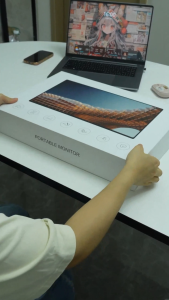 【Local Warehouse】VFLOW Portable Monitor Portable Monitor 18 Inch 2K QHD 144Hz Ultra-Slim for Laptop Monitor External monitorDual Speakers Extender Display. with Smart Cover for LaptopPC Phone Xbox switch PS4/5【Delivered Whinin 72 Hours】