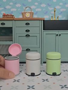 1/12 Dollhouse Miniature Foot-operated Trash Can Model Miniature Garbage Can Ornament Miniature Furniture Scene Decor