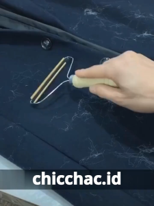 Pembersih Bulu Gagang Kayu / Roller Remover Multifungsi / Alat Pembersih Serat Bulu Murah