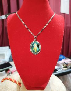 Divine Mercy 1.25 inch Pendant with 23 inches Stainless Neckless Souvenir or Image if Jesus Remembrance of His Divine Mercy for All
