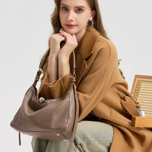 Túi Xách Thời Trang Nữ Dung Tích Lớn Túi Đeo Vai Bằng Da Thật Với Phong Cách Thiết Kế Sang Trọng Và Nhiều Ngăn