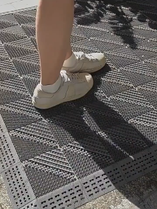 Newyorkbigsale พรมดักฝุ่น พรมสำหรับใช้นอกบ้าน ป้องกันฝุ่นเข้าบ้าน แถมฟรี!!ค้อนตี No.Y2262 Y2263