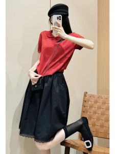 YUEZHONGWEI | เสื้อยืดแขนสั้นผ้าไหมน้ำแข็งสีแดงสไตล์ฝรั่งเศสสำหรับผู้หญิงในฤดูร้อน เสื้อคอตุ๊กตาสไตล์เกาหลี แขนสั้น ผ้าฝ้ายผสม