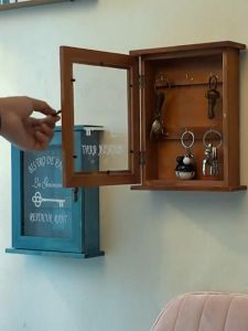 Wall Mounted Key Holder: Vintage Style Wooden Key Storage Hanging Hooks