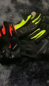 ถุงมือมอเตอร์ไซค์ แบบทัชสกรีน ถุงมือขับรถบิ๊กไบค์ ถุงมือไบค์เกอร์ แบบเล่นมือถือได้เลยโดยไม่ต้องถอดถุงมือ(0109)