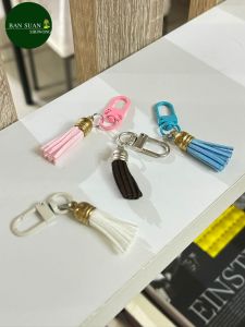 พวงกุญแจพู่หนัง สไตล์วินเทจ 38 มม.(คละสี)