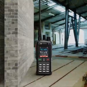 【ชุดหูฟังฟรี】Motorola GT12 วิทยุสื่อสาร 20KM พลังงานสูง 20W 6800Mah วิทยุ FM/AM แบบพกพาความจุสูง ใช้ความถี่ 136-520MHz เกรดกันน้ำ IP68