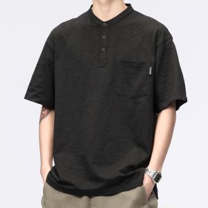 เสื้อโปโลผู้ชายแขนสั้นผ้าฝ้ายไผ่ระบายอากาศได้ดีในช่วงฤดูร้อน สีดำ สไตล์ย้อนยุค เสื้อยืดหลวมๆ กระเป๋า ลำลอง เสื้อโปโลทรงหลวมๆ