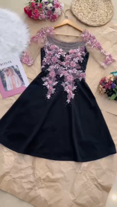 MyDu Shop | MS 2576 – Đầm Xòe Trung Niên Đắp Ren Thêu Hoa Tay phối lưới Kết Xoàn Sang Trọng
