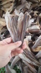 Khô Cá Lóc Cửng 3 Nắng- Khô cá lóc cửng tại Vựa Khô Minh Triết được chế biến từ những con cá lóc đồng tươi ngon chắc thịt