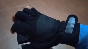 Sarung Tangan Motor Hitam & Touch Screen: Aksesoris Motor Berkualitas