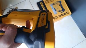 Máy bắn đinh F30 dùng pin STARKER Đức  bắn khỏe chuyên dụng cho thợ  chân pin phổ thông