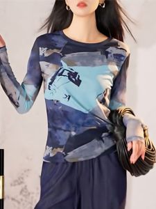 เสื้อยืดแขนยาวทรงสลิมฟิตสำหรับผู้หญิง ฤดูใบไม้ผลิและฤดูใบไม้ร่วง 2025 ใหม่ เสื้อเชิ้ตพิมพ์ลายแฟชั่น เสื้อชั้นใน เสื้อผ้าทำงานสไตล์เกาหลี