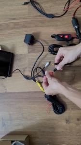 Tẩu sạc 12V cấp nguồn đồng thời cho 2 thiết bị cameramàn hìnhcó 2 công tắc