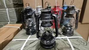 Vintage Oil Burning Lantern Metal Kerosene Lantern Hurricane Table Lamps with Handle for Patio Decoration