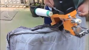 KEELAT Mesin Jahit Cordless Sewing Machine Portable Gunny Bag Woven Bag Sewing Machine Sack Packing Machine Electric Home Crafting Mending Overlock with battery 便携式缝纫机