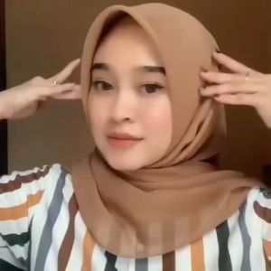 Jilbab Segi Empat Paris Premium Varisha Anti Letoy dan Kusut