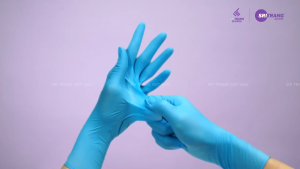 Thùng Găng tay y tế Không Bột MÀU XANH Sri Trang NITRILE VERVE 4.8g 100 chiếc/hộp