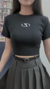 Áo Thun Croptop Nữ Cổ Tròn In Chữ F Form Ôm Body Hack Dáng Xinh Xắn